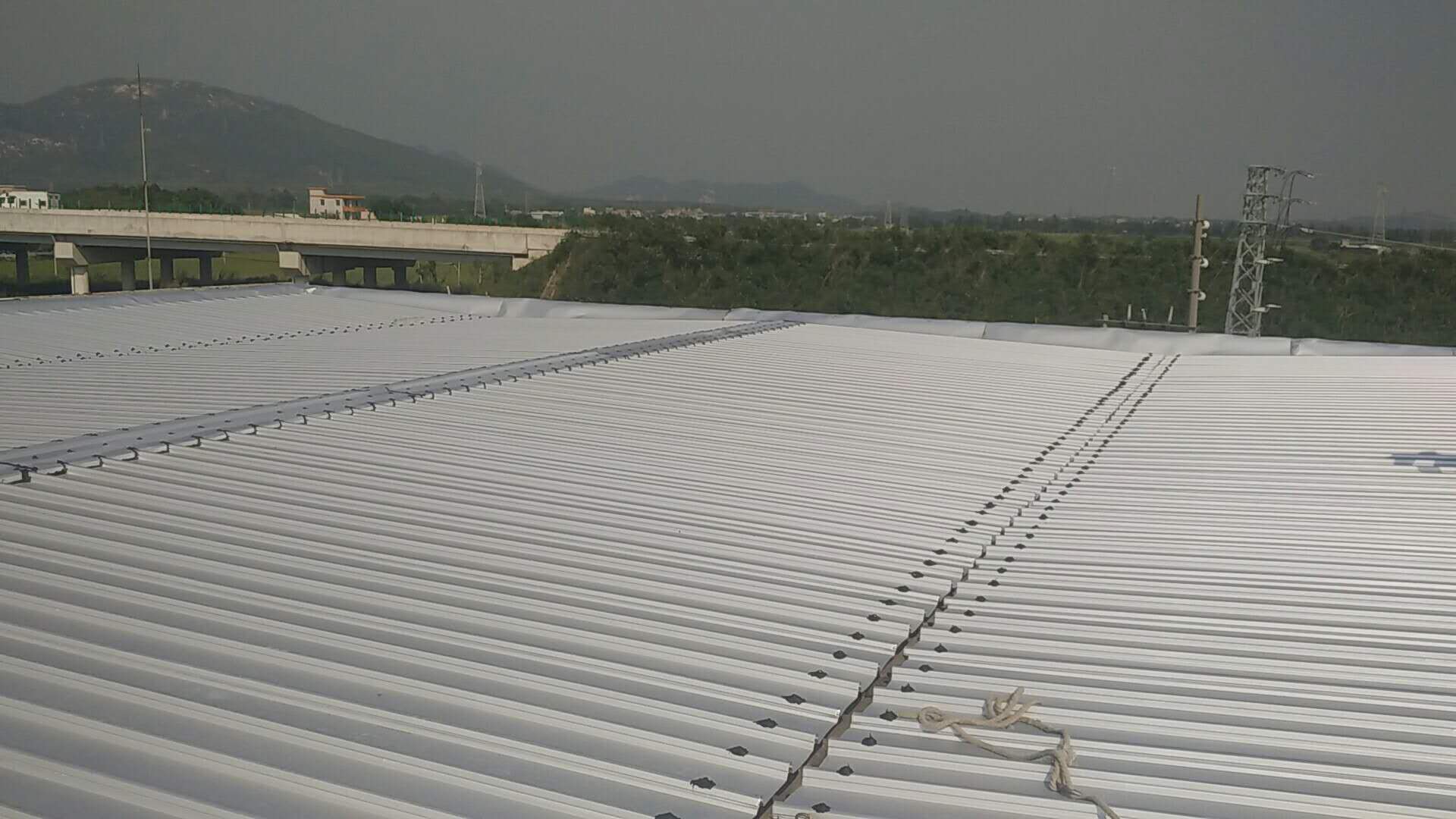 中油BP斗山二号油站更换油棚屋面瓦工程